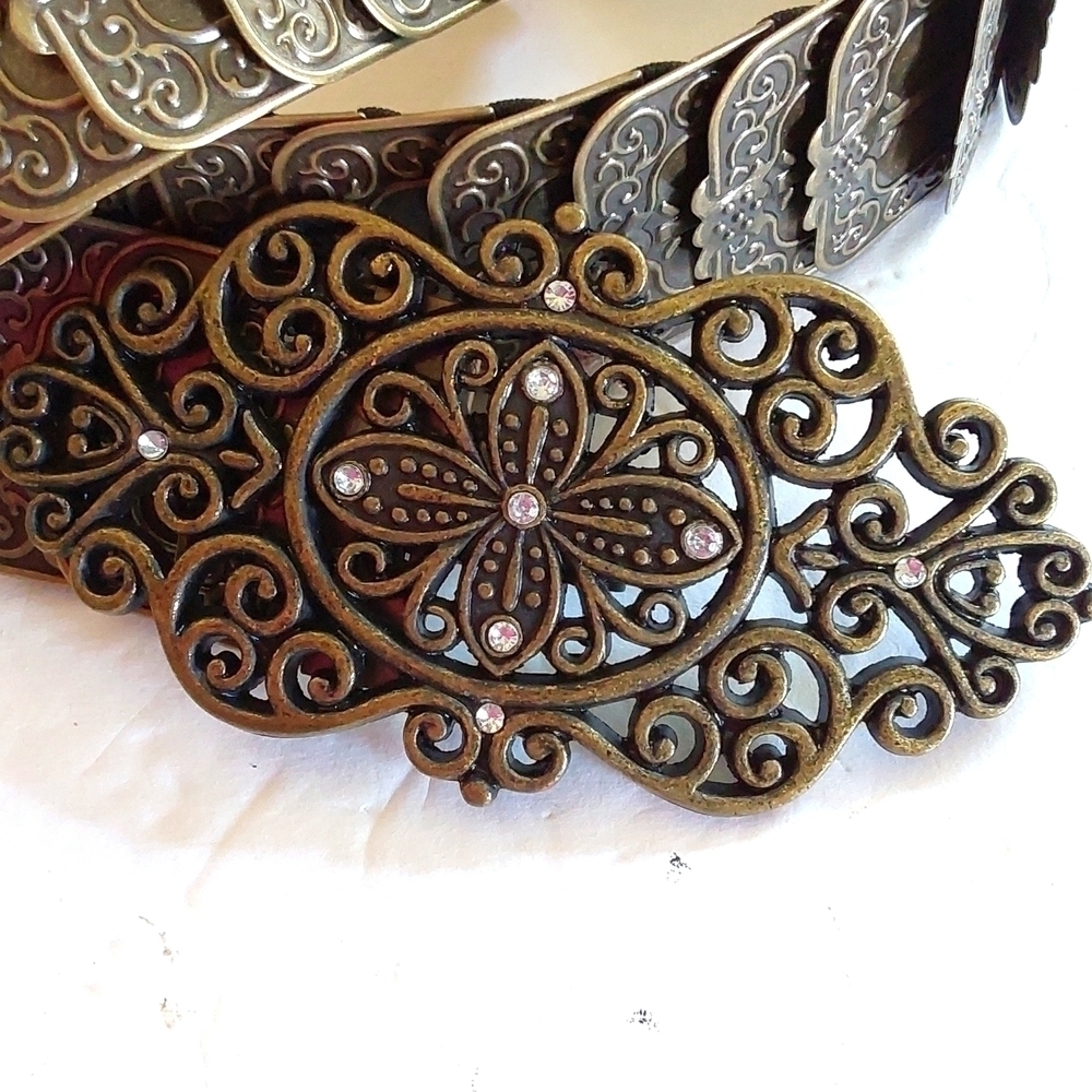 Vintage Dull BRASS Color Metal Accordian Style Belt Crystals Intricate Detail M